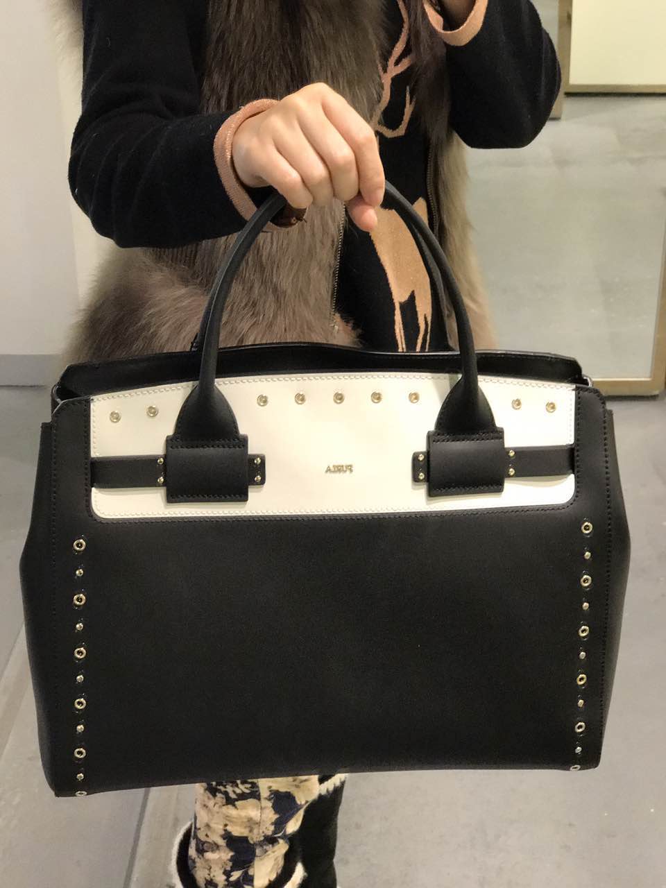 【澳洲仓】【特价】Furla Lucky 大号手柄包（原价849刀）869561