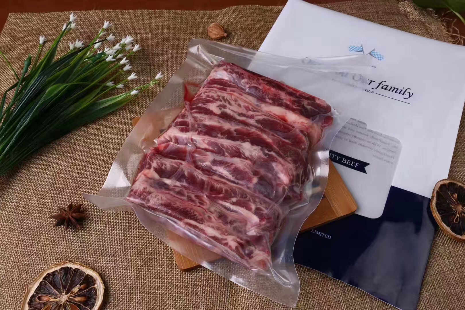 【中国仓】Food family 美食家 牛肉中餐礼盒 安格斯牛肋条1kg+小公牛牛腱1kg 送黄油、牛扒酱各4包（偏远地区补拍Food family 美食家偏远运费）