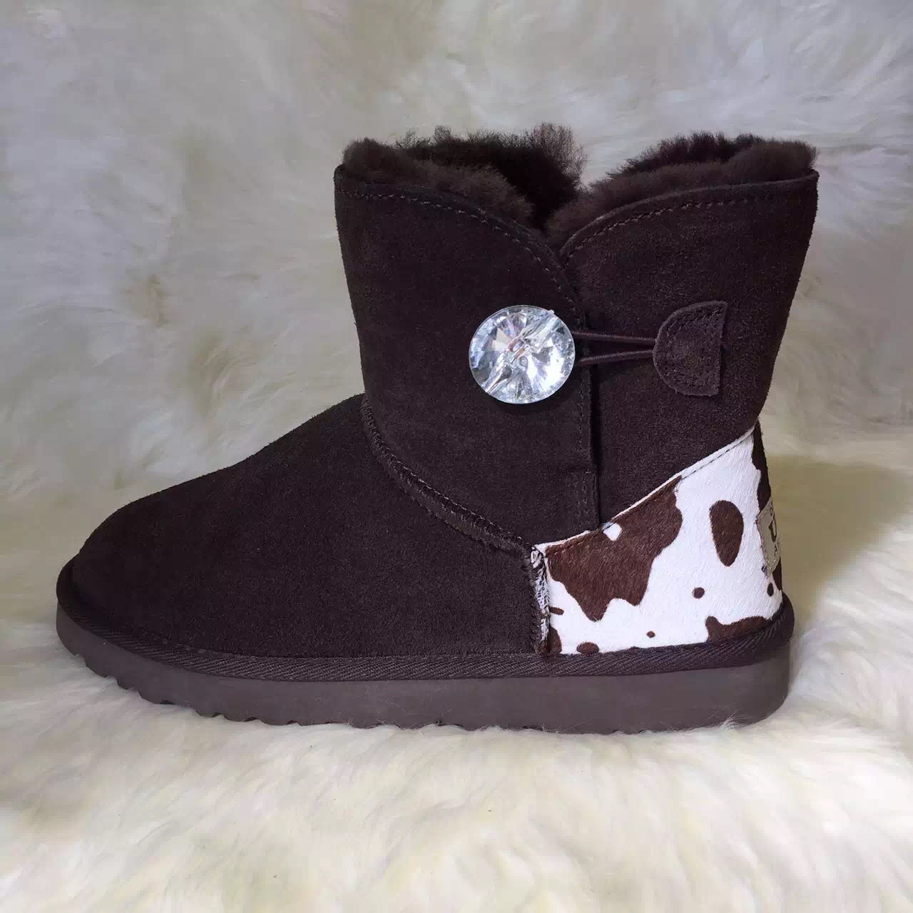 【澳洲仓】【断码特价】OZLAMB 3352C 3352CM 奶牛后跟 单扣（木扣，水晶扣）中筒短靴